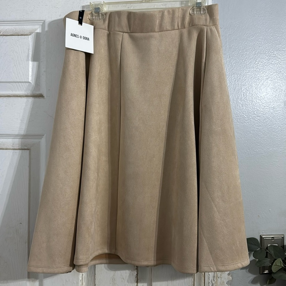 NWT Agnes & Dora knee length stretchy suede like skirt